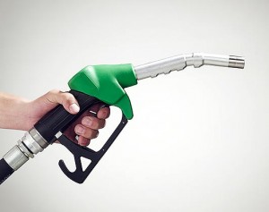 pretul barilului de petrol a scazut, al carburantilor nu