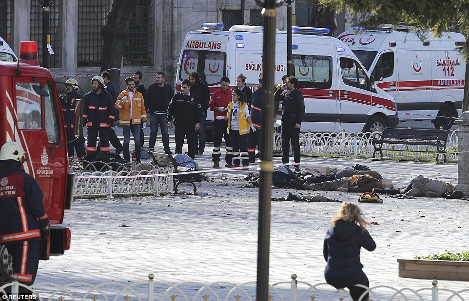 3012DEA300000578-3395311-Bodies_litter_a_central_Istanbul_square_after_an_explosion_rippe-a-30_1452595448198