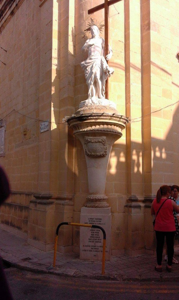 received_1615878675392207