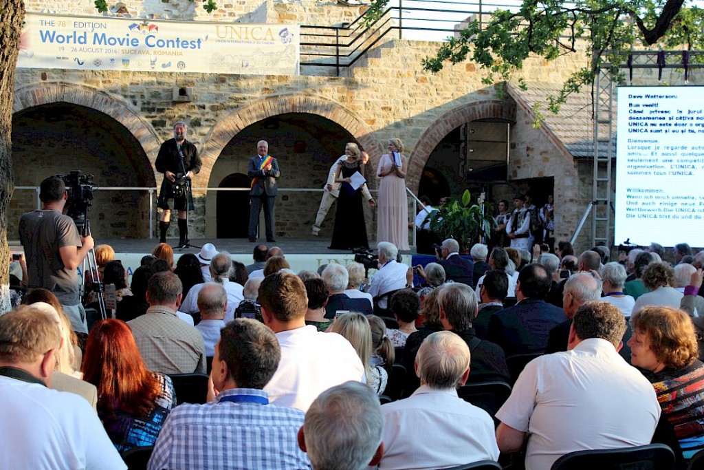 festivalul-mondial-unica-2016-deschis-oficial-in-cetatea-de-scaun-a-sucevei-cinemasuceava.ro-quaxo