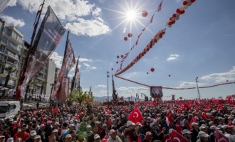 În Turcia, victoria la referendum îi sporește puterea lui Recep Erdogan