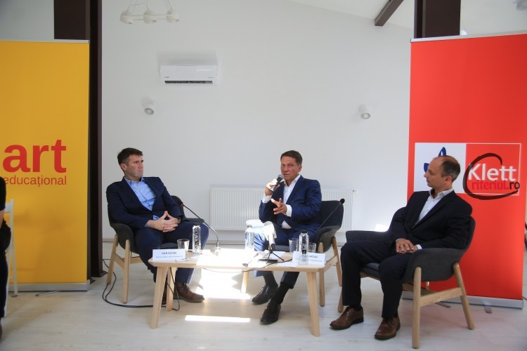 De la stânga la dreapta Dan Iacob, director general Grupul Editorial Art, Philipp Haussmann (Germania), CEO Klett Gruppe și Bojan Vrtaç (Slovenia), CFO Klett Gruppe Europa de Est Credit foto Cătălina Filip