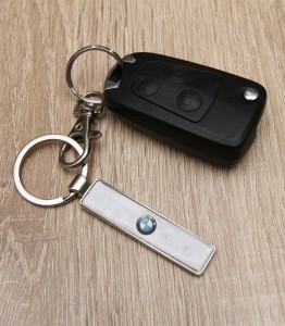 breloc-personalizat-metalic-bmw-numar-auto