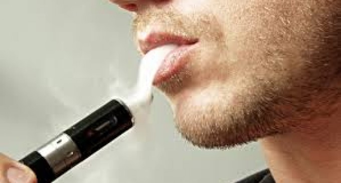 Studii noi arată că țigările electronice pot ajuta până la 70.000 de cetățeni englezi să renunțe la fumat anual