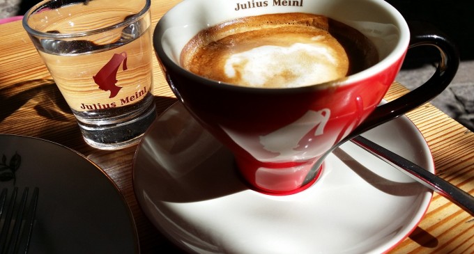 Alaturi de H2On, te bucuri de cea mai buna cafea Julius Meinl!