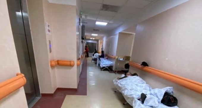 FOTO&VIDEO „Terapia Intensivă s-a mutat pe holuri”. Imagini dramatice din Institutul Matei Balș: pacienții cu COVID-19 sunt conectați la oxigen direct pe holul spitalului – Coronavirus