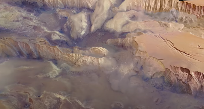 Cantități semnificative de apă au fost descoperite sub ”Marele Canion” de pe Marte – Spatiul
