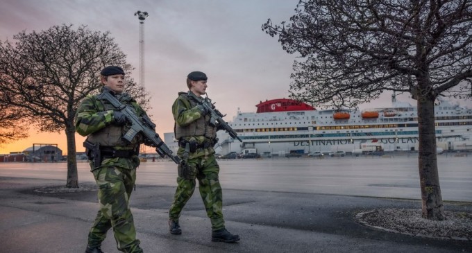 Suedia desfăşoară vehicule blindate şi militari pe insula Gotland ca răspuns la creşterea activităţii Rusiei în regiune – International