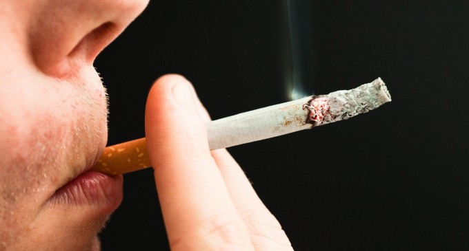 Danemarca ia în considerare interzicerea vânzării de tutun pentru toți cei născuți după 2010