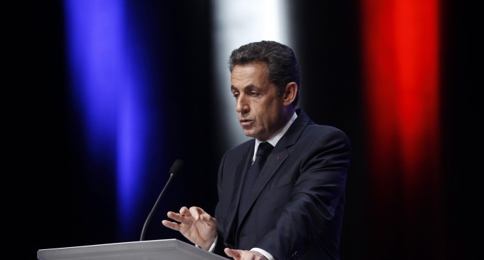 Sarkozy anunță că-l votează pe Emmanuel Macron în finala alegerilor prezidențiale din Franța