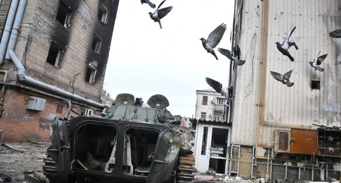 Locuitorii din Mariupol, „nevoiți să vâneze porumbei” pentru a se hrăni / „Carnea poate fi infectată și să provoace boli periculoase”